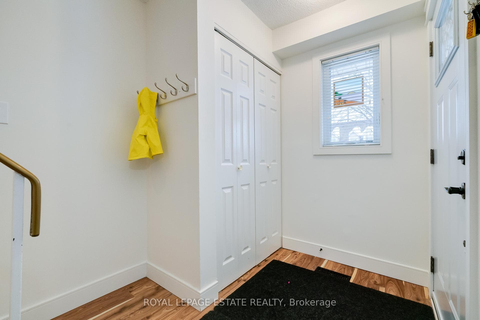 558 Lancelot Crescent photo 3