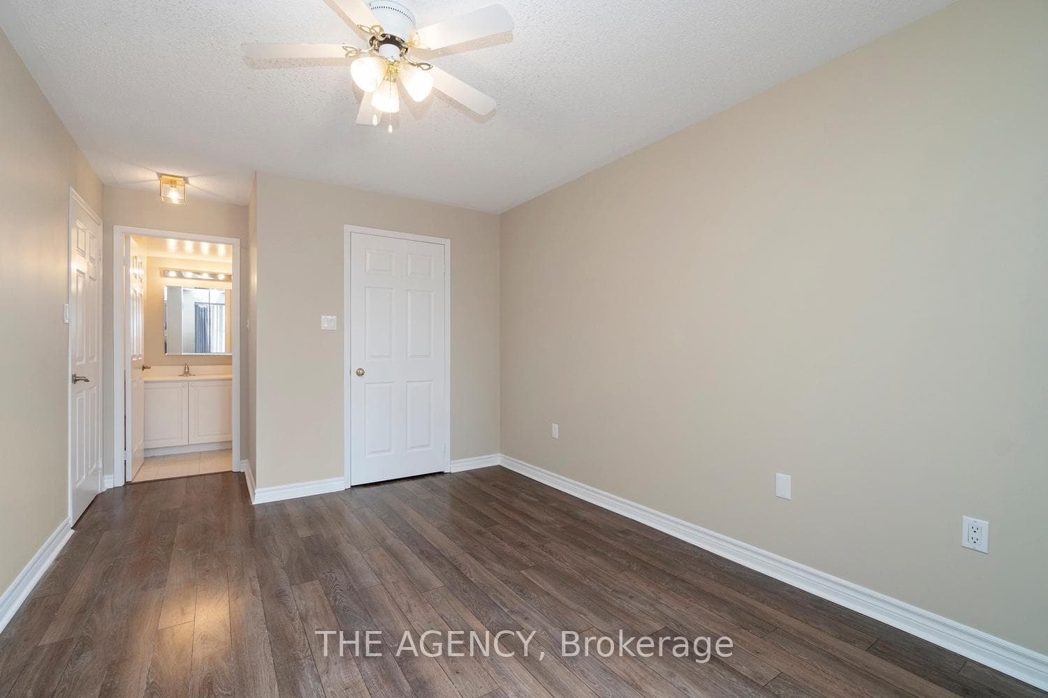 887 Bay Street Unit 604 photo 27