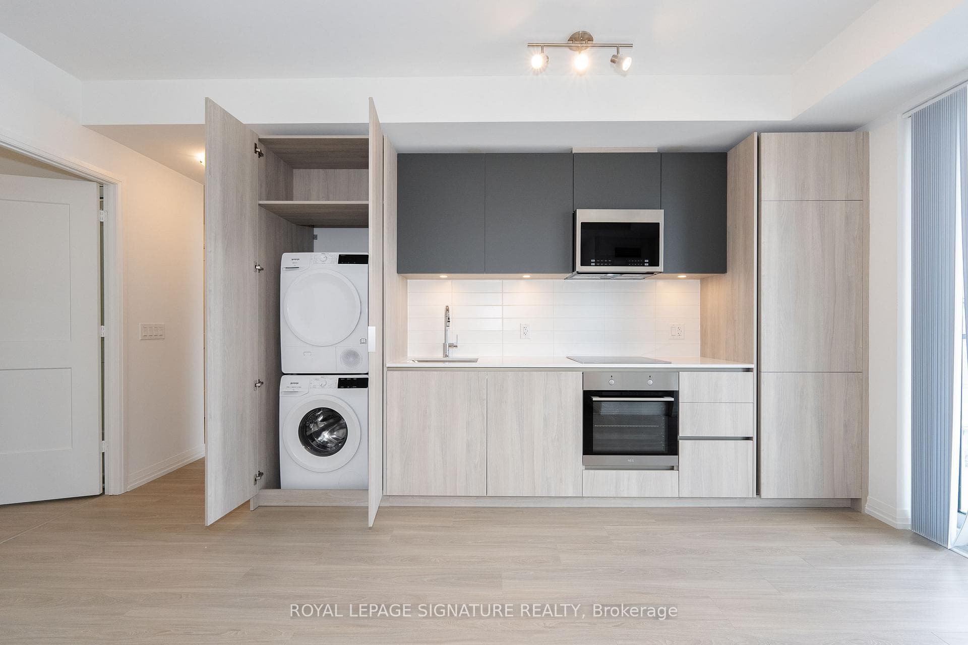 Ensuite Laundry