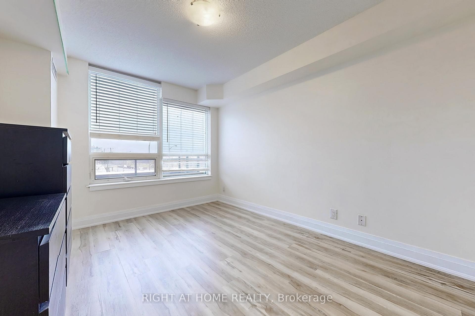 1060 Sheppard Avenue Unit 212 photo 10