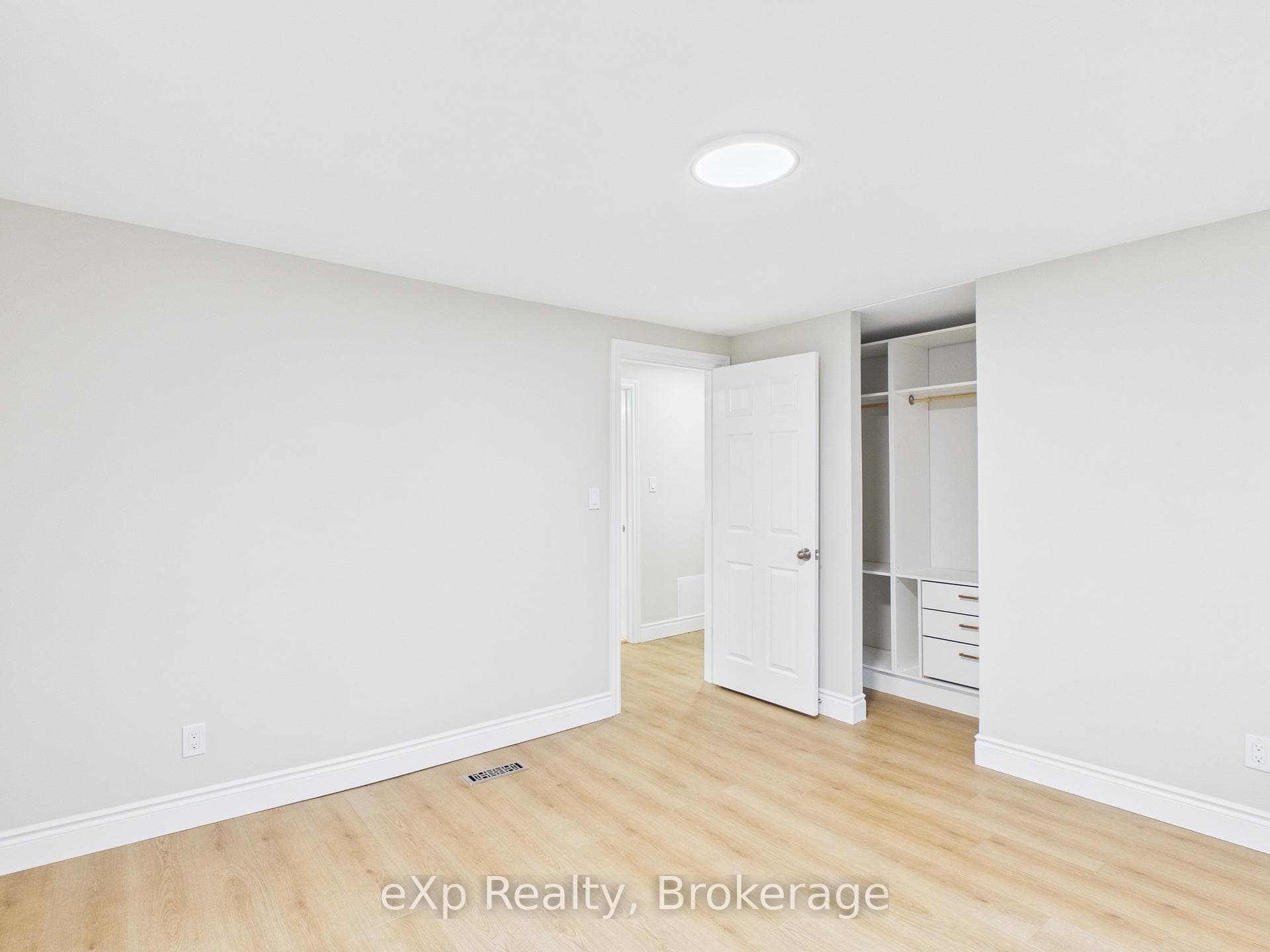 276 Foster Avenue photo 19