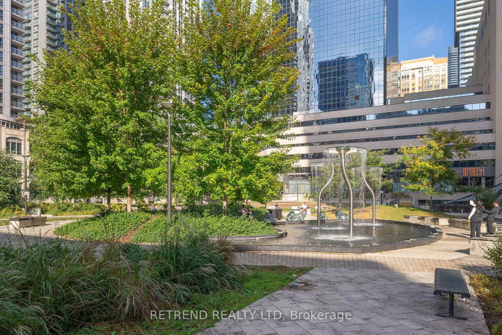 386 Yonge Street Unit 1004 photo 34