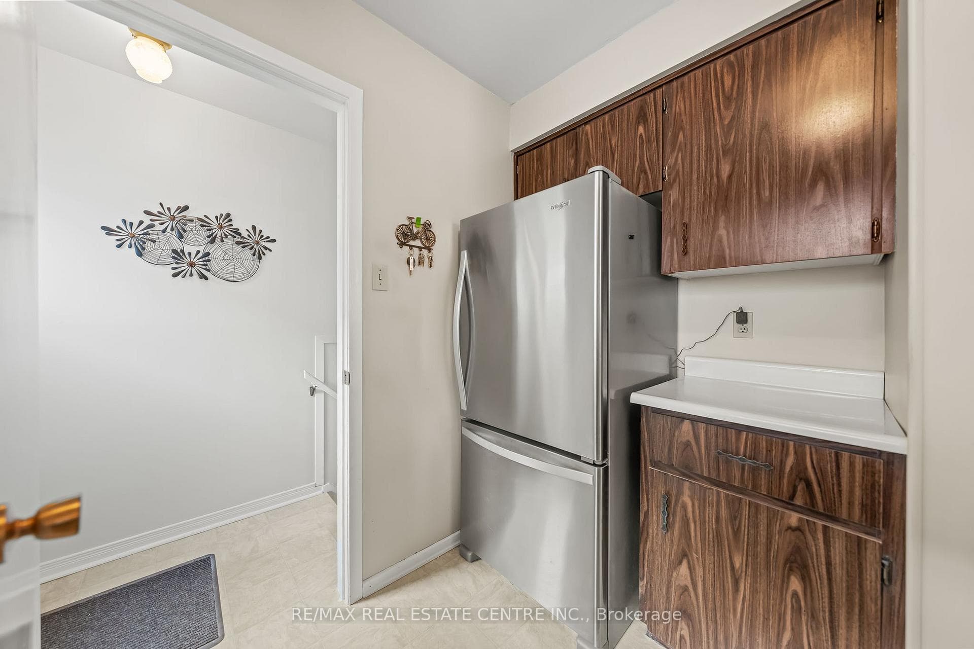 120 Arrowhead Crescent photo 14