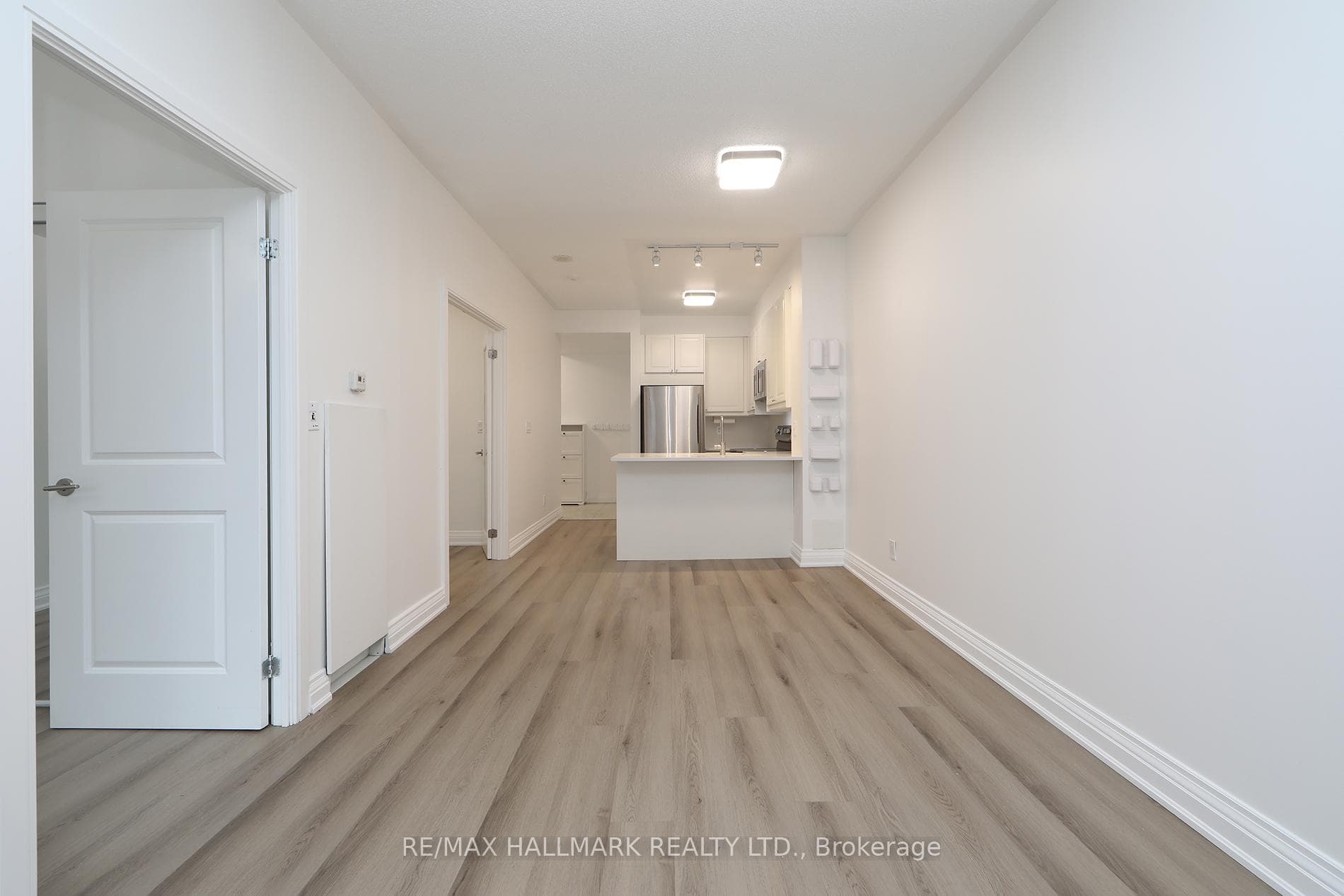 18 Yorkville Avenue Unit 214 photo 14