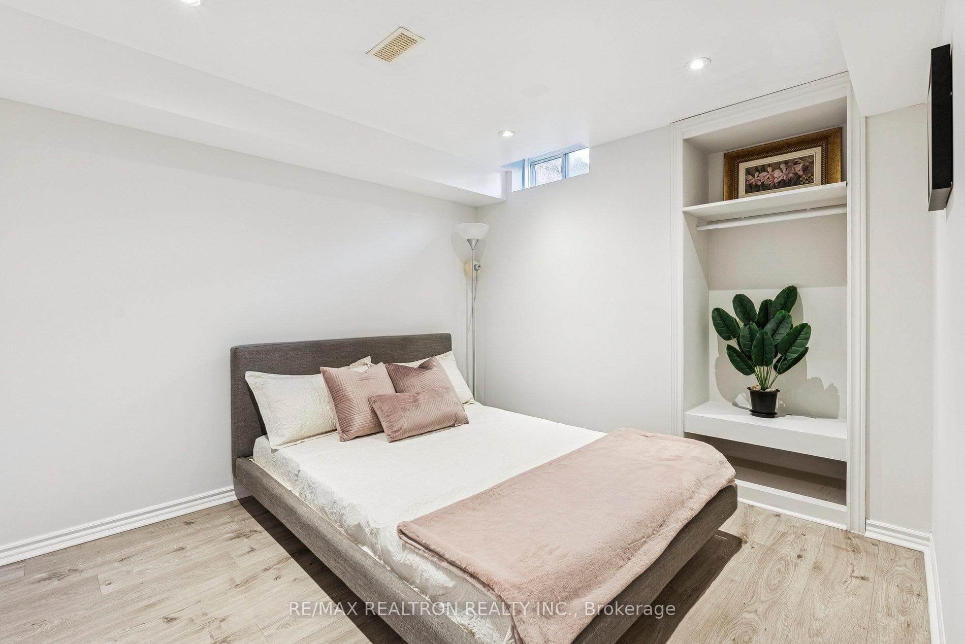 72 Saint Damian Avenue photo 45