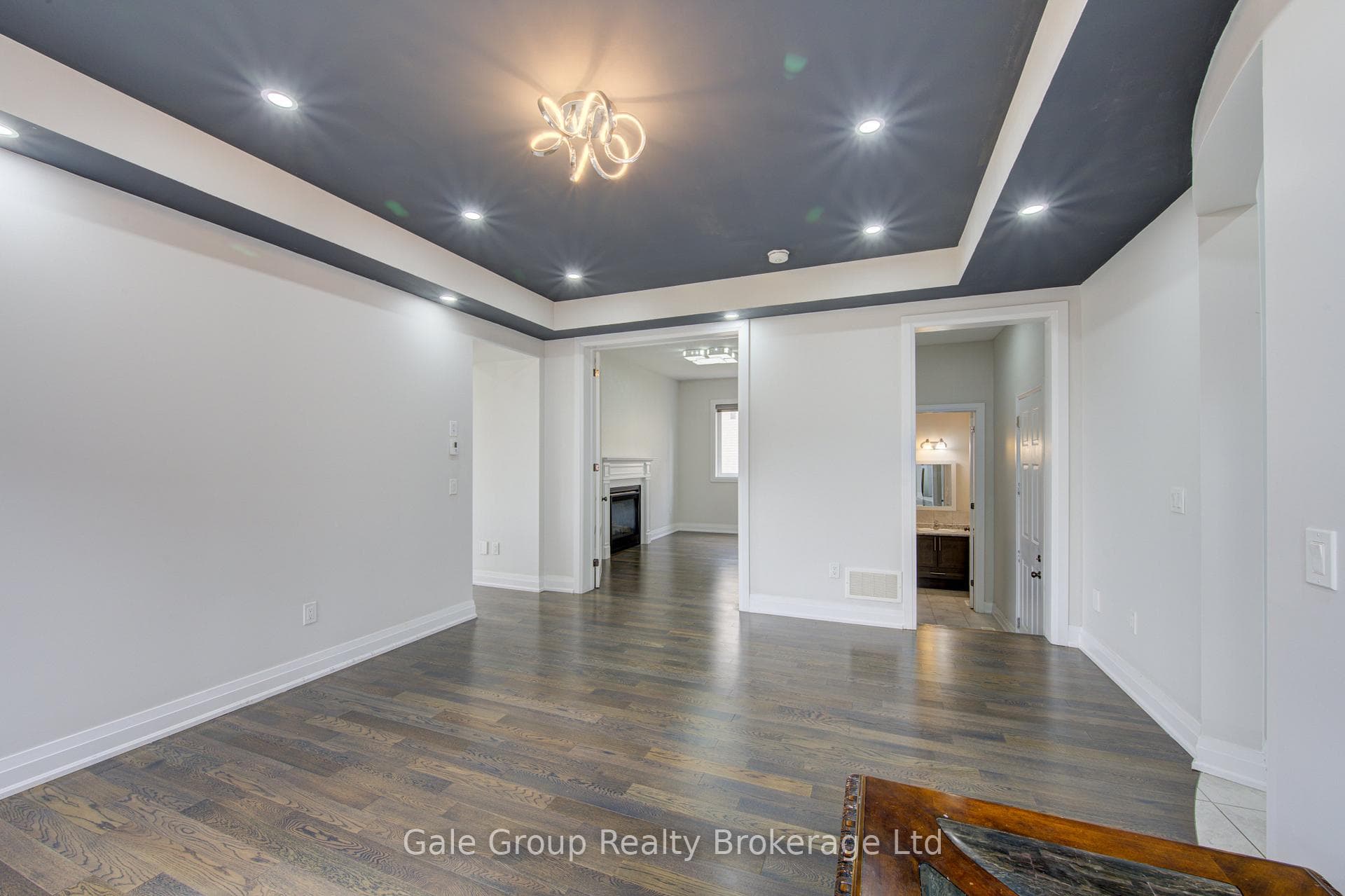 125 Prince Charles Crescent photo 8