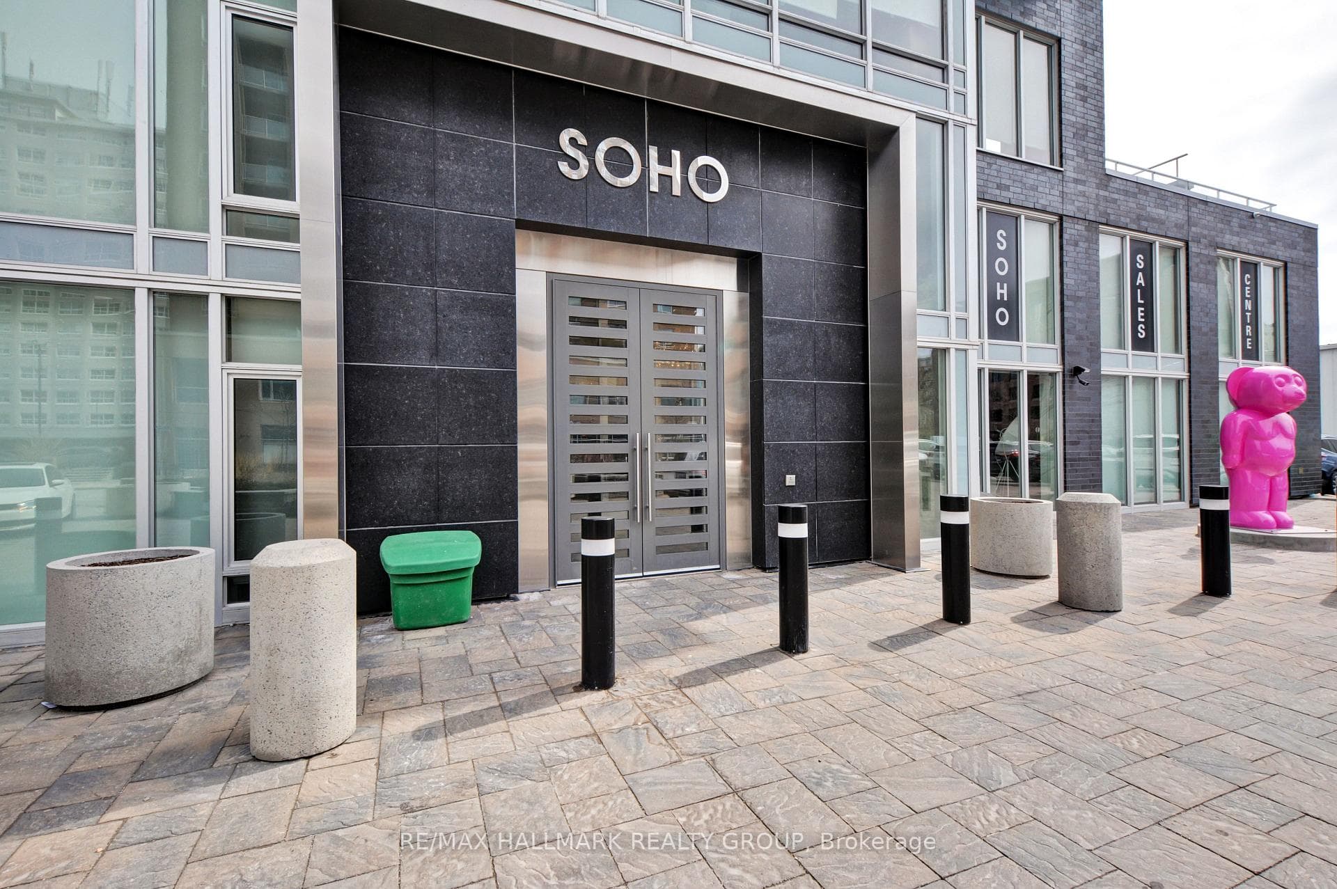 Soho Champagne - 111 Champagne Avenue