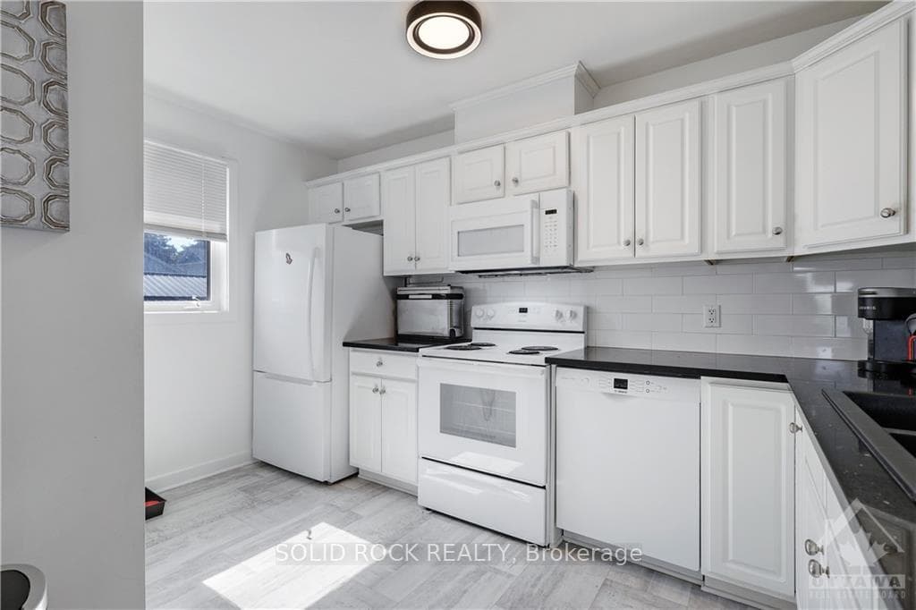 659 GEORGE Street photo 9