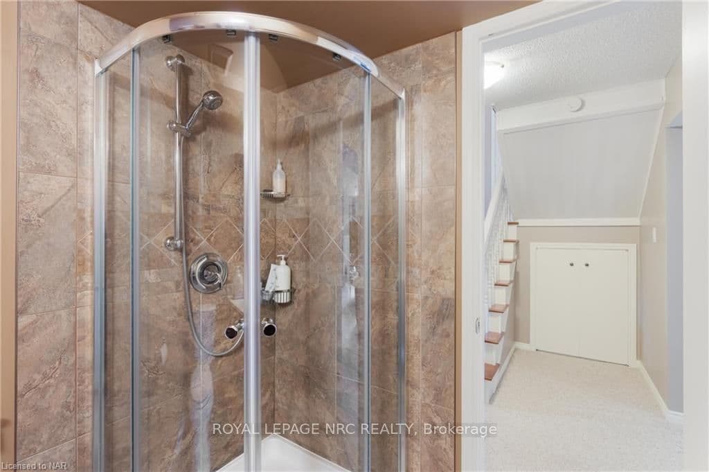 42 BRIMLEY Crescent photo 25