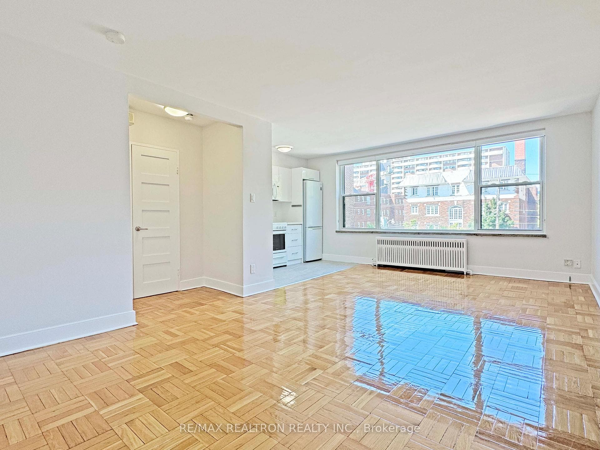 1545 Bathurst Street Unit 204 photo 2