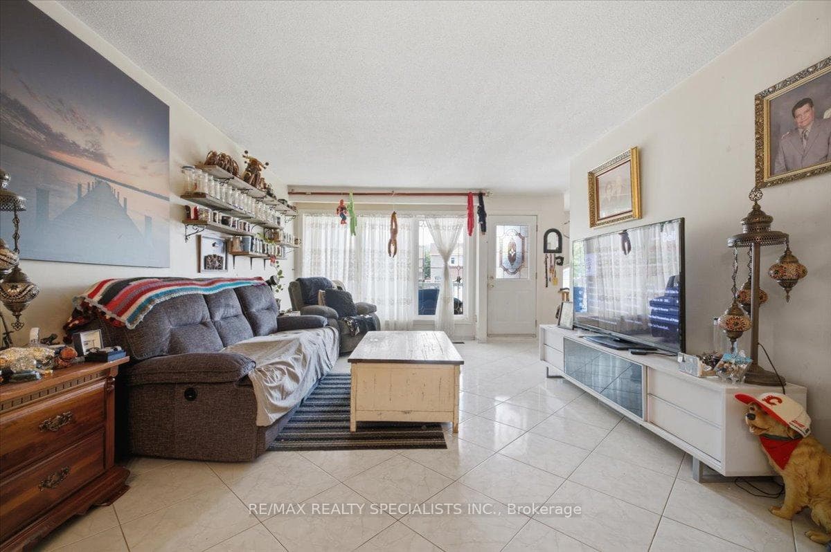 80 Chalfield Lane photo 6