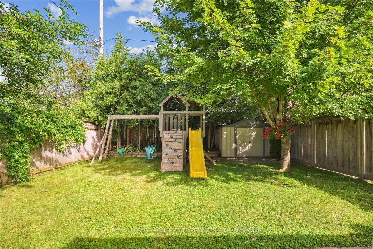 636 Artreva Crescent photo 38