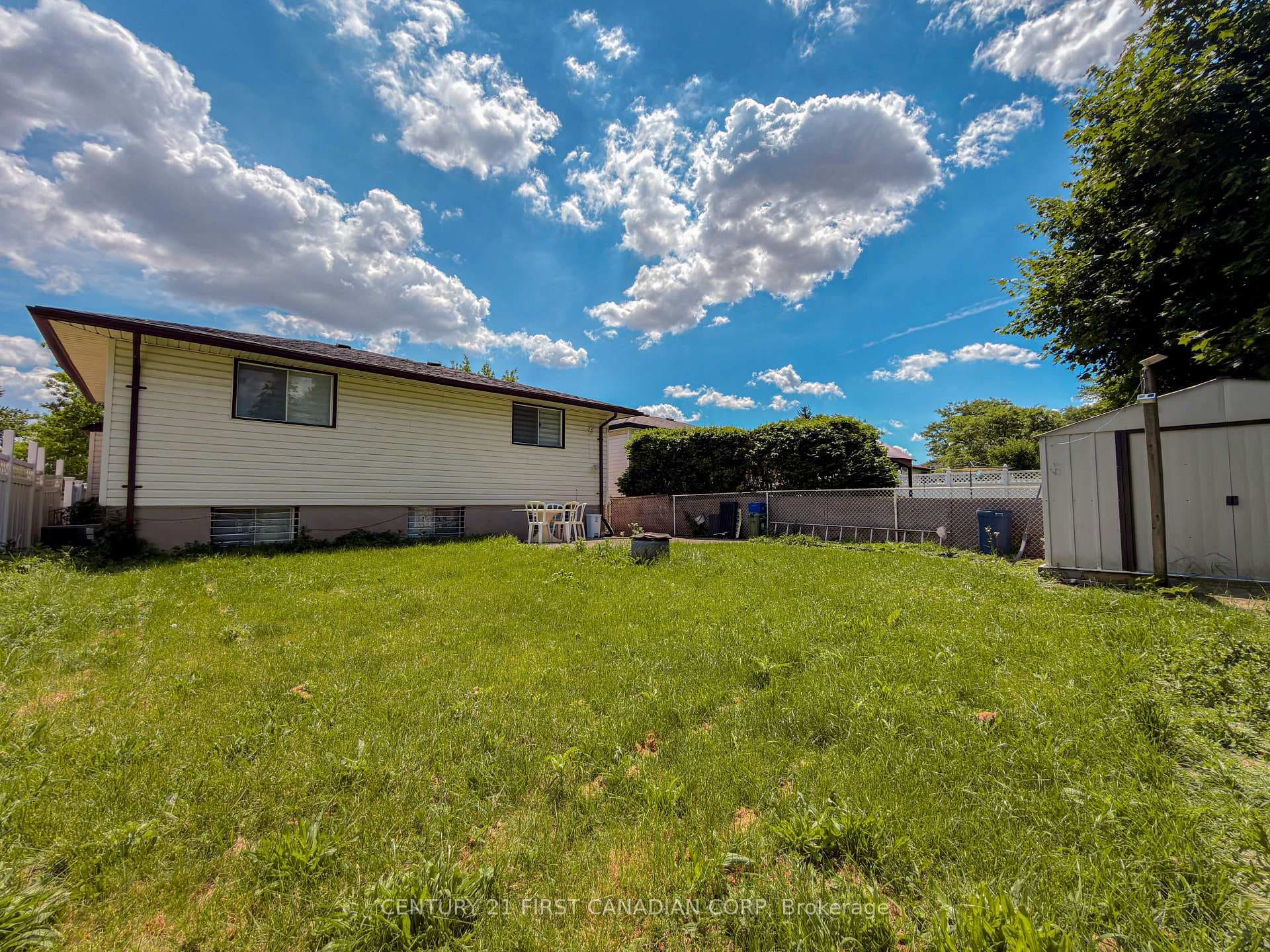 8 Poplar Crescent photo 21