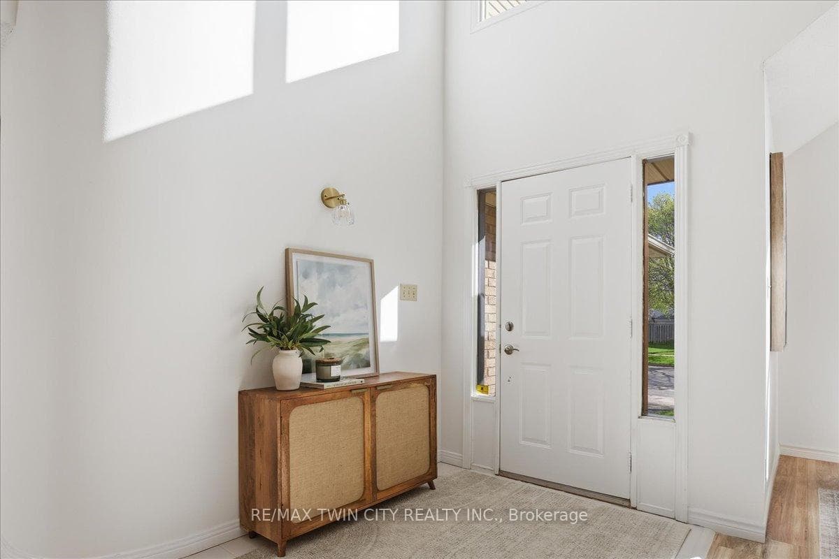 Impressive foyer, soaring ceilings, natural light
