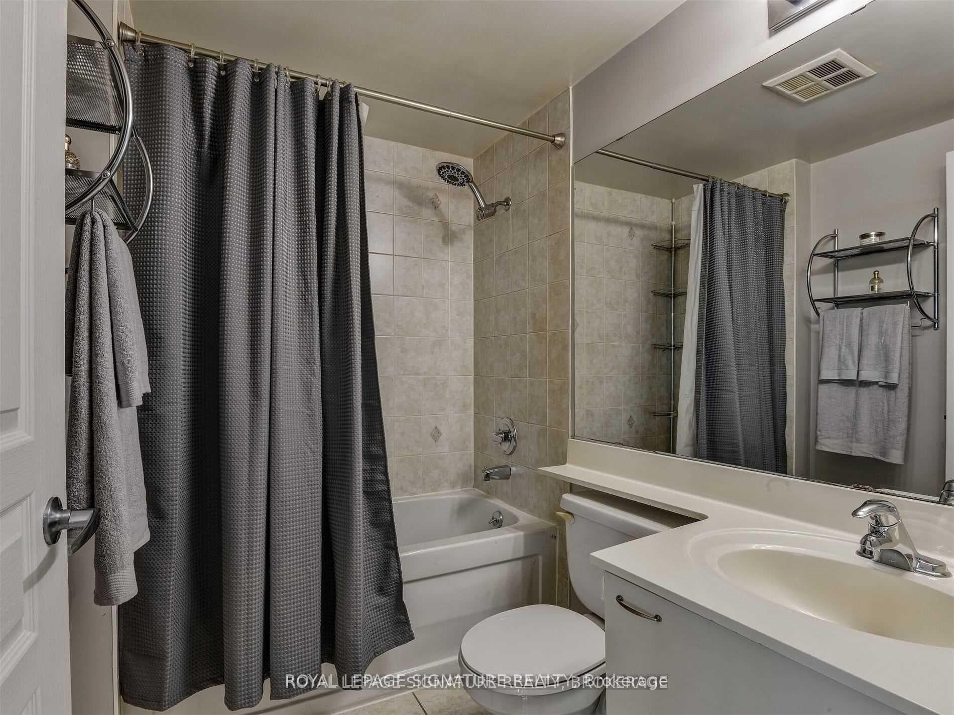 220 Burnhamthorpe Road Unit 1002 photo 18