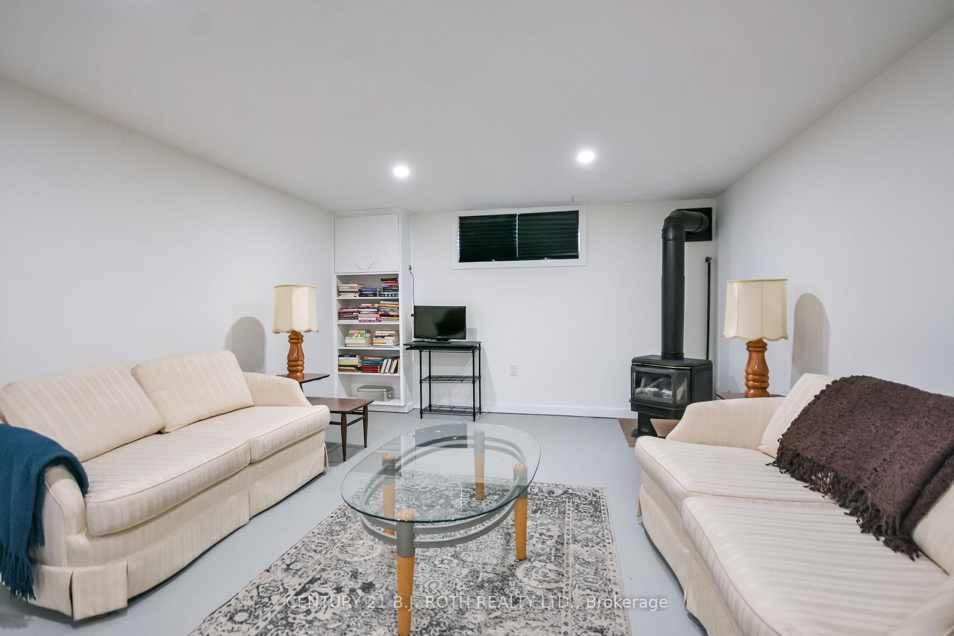 223 Wellington Street photo 29