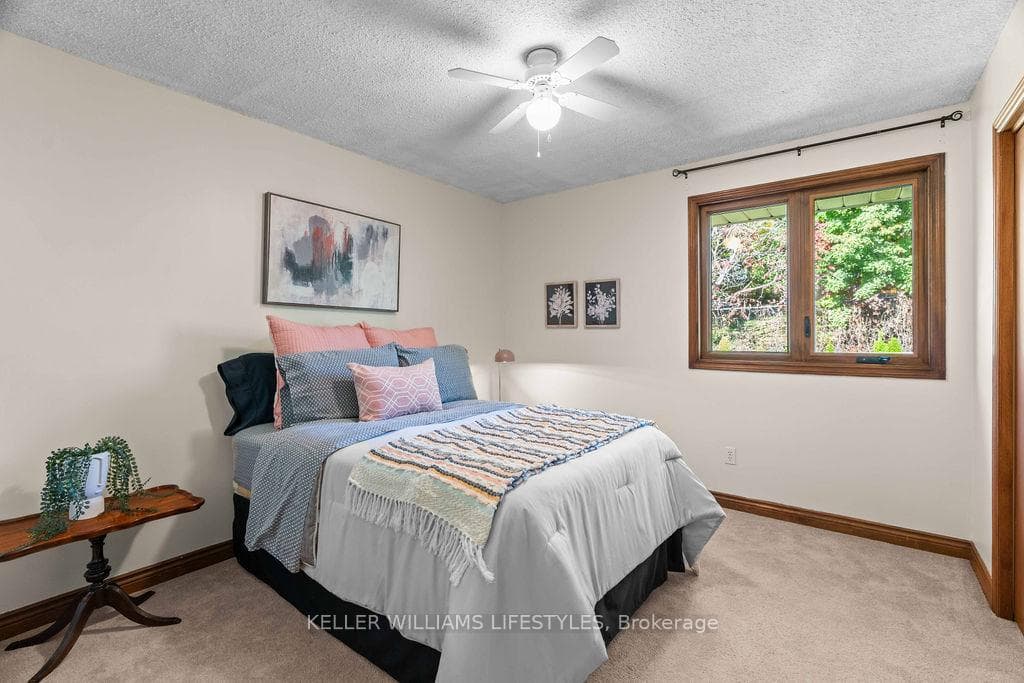 220 Suffolk Place photo 25