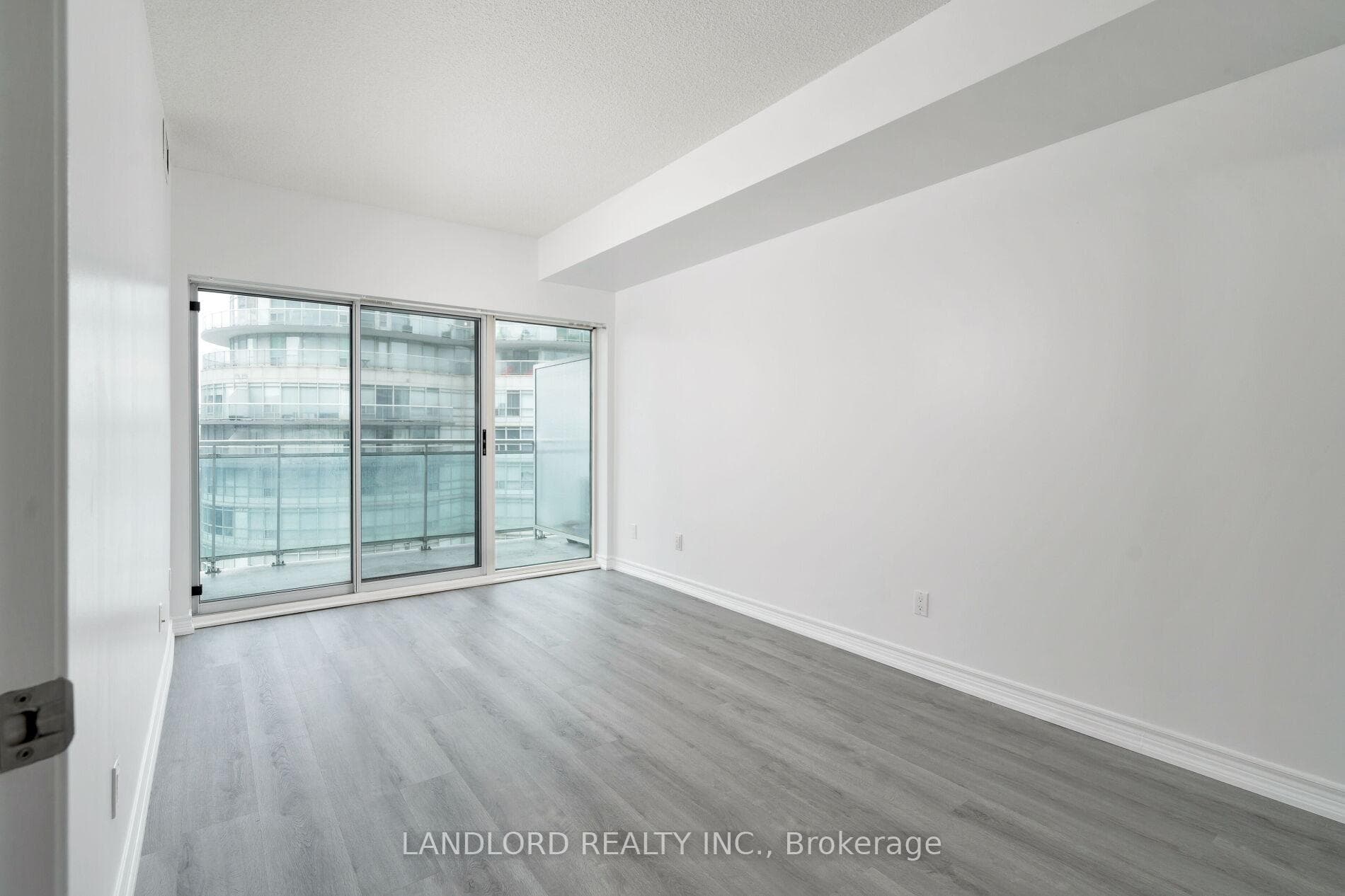 600 Queens Quay Unit 1005 photo 7
