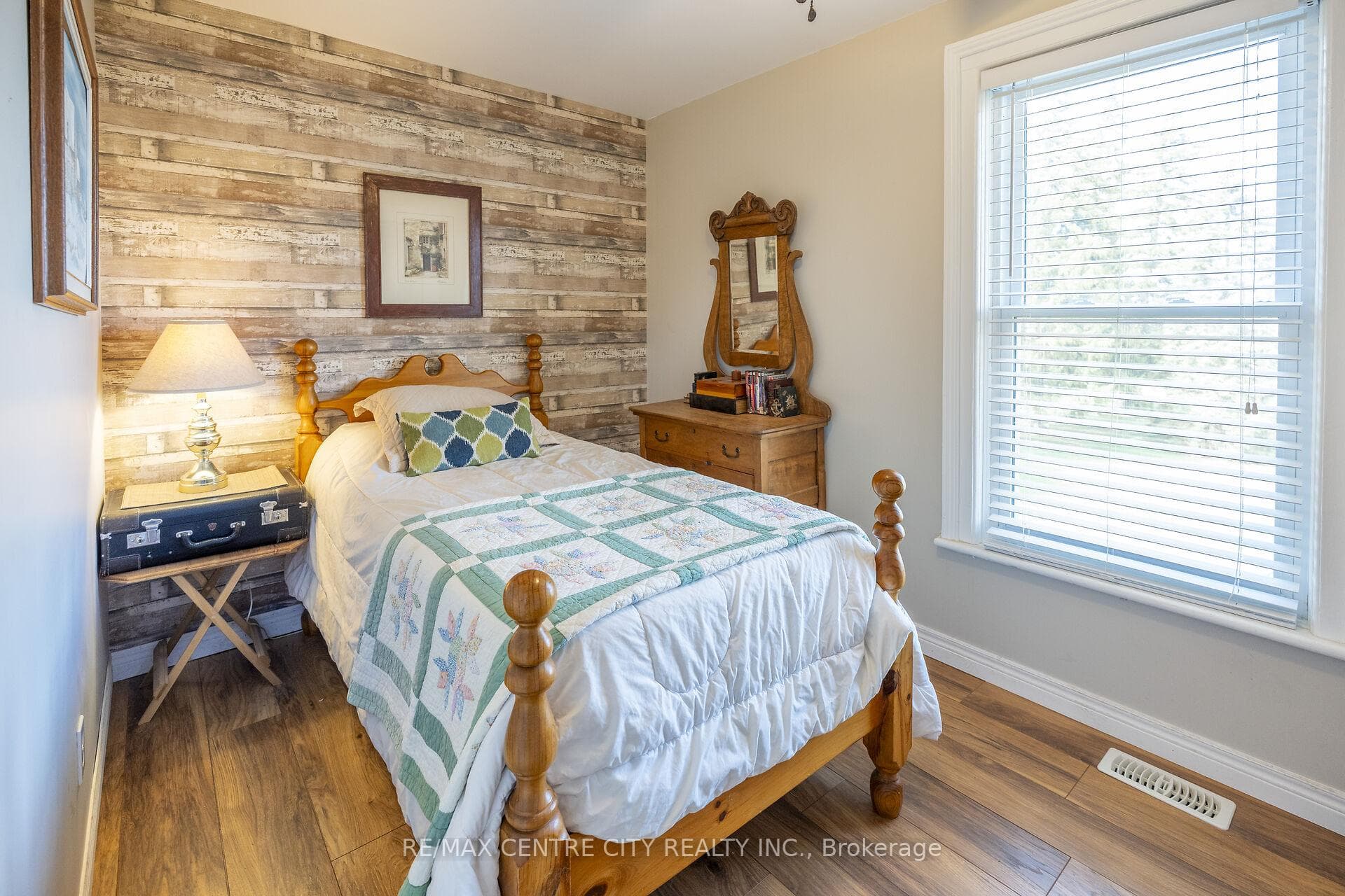 323804 Mount Elgin Road photo 37