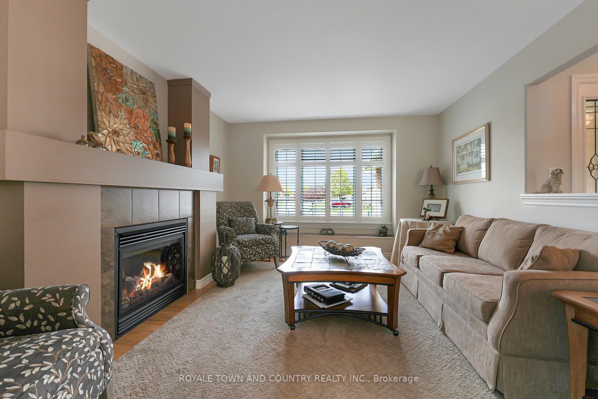216 Lindsay Street photo 5