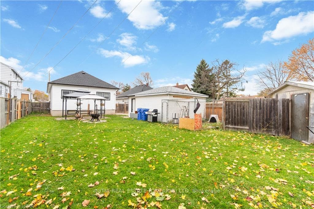 384 SAVOY Street photo 30