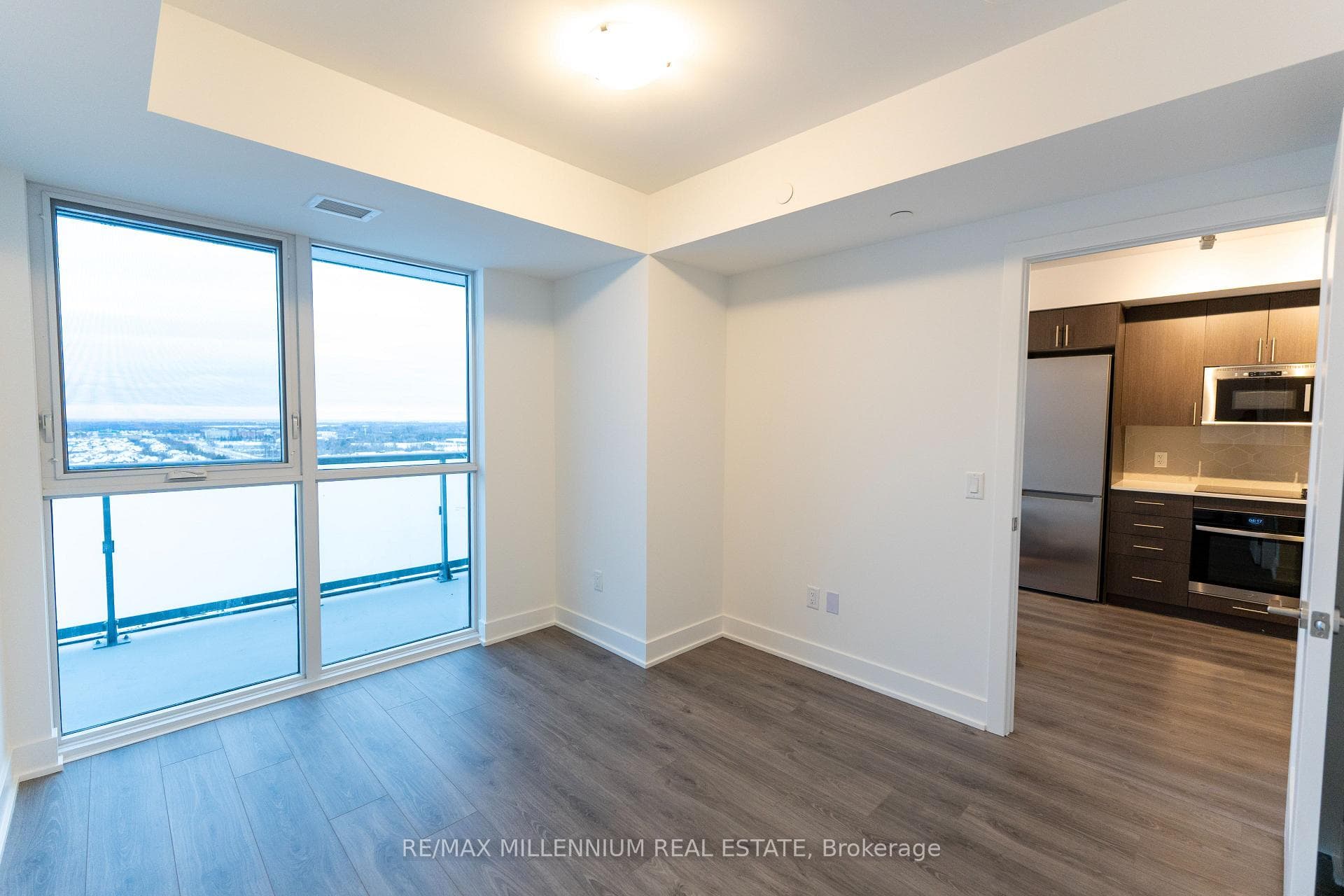 2545 Simcoe Street Unit 1540 photo 6