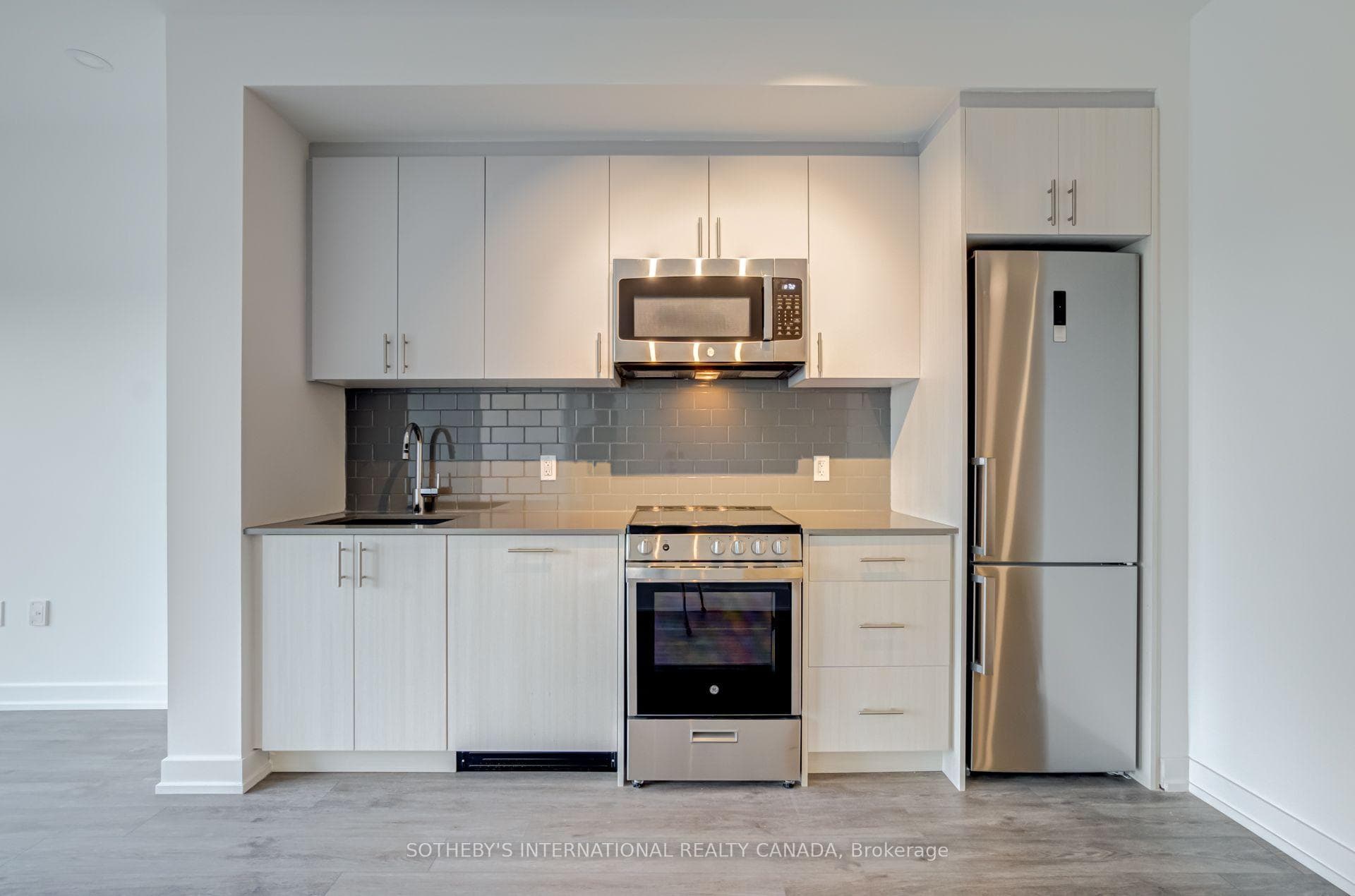 1195 The Queensway Avenue Unit 803 photo 6