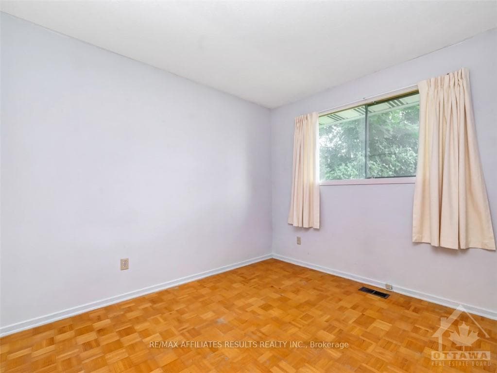 103 LENNOX Street photo 20