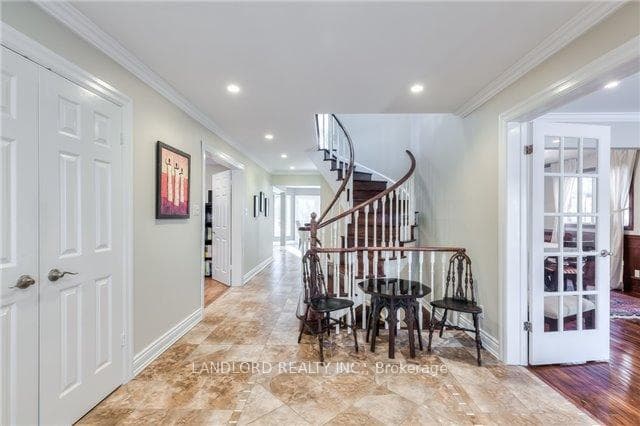 1046 Rouge Valley Drive photo 3