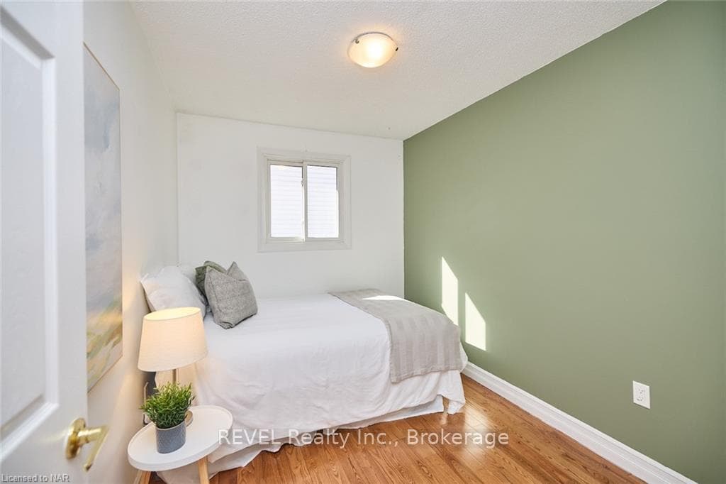 110 STRADA Boulevard photo 24