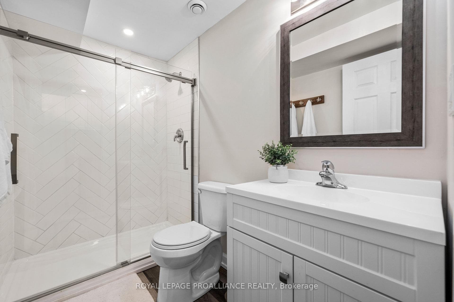 Glass & Tiled 3-pcs Bathroom