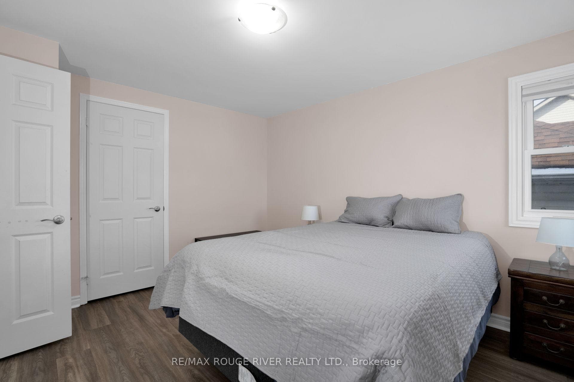 577 Woodmount Crescent photo 29