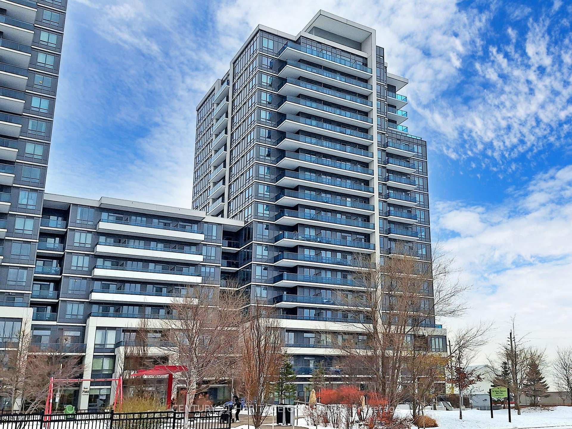 7165 Yonge Street Unit PH105 photo 3