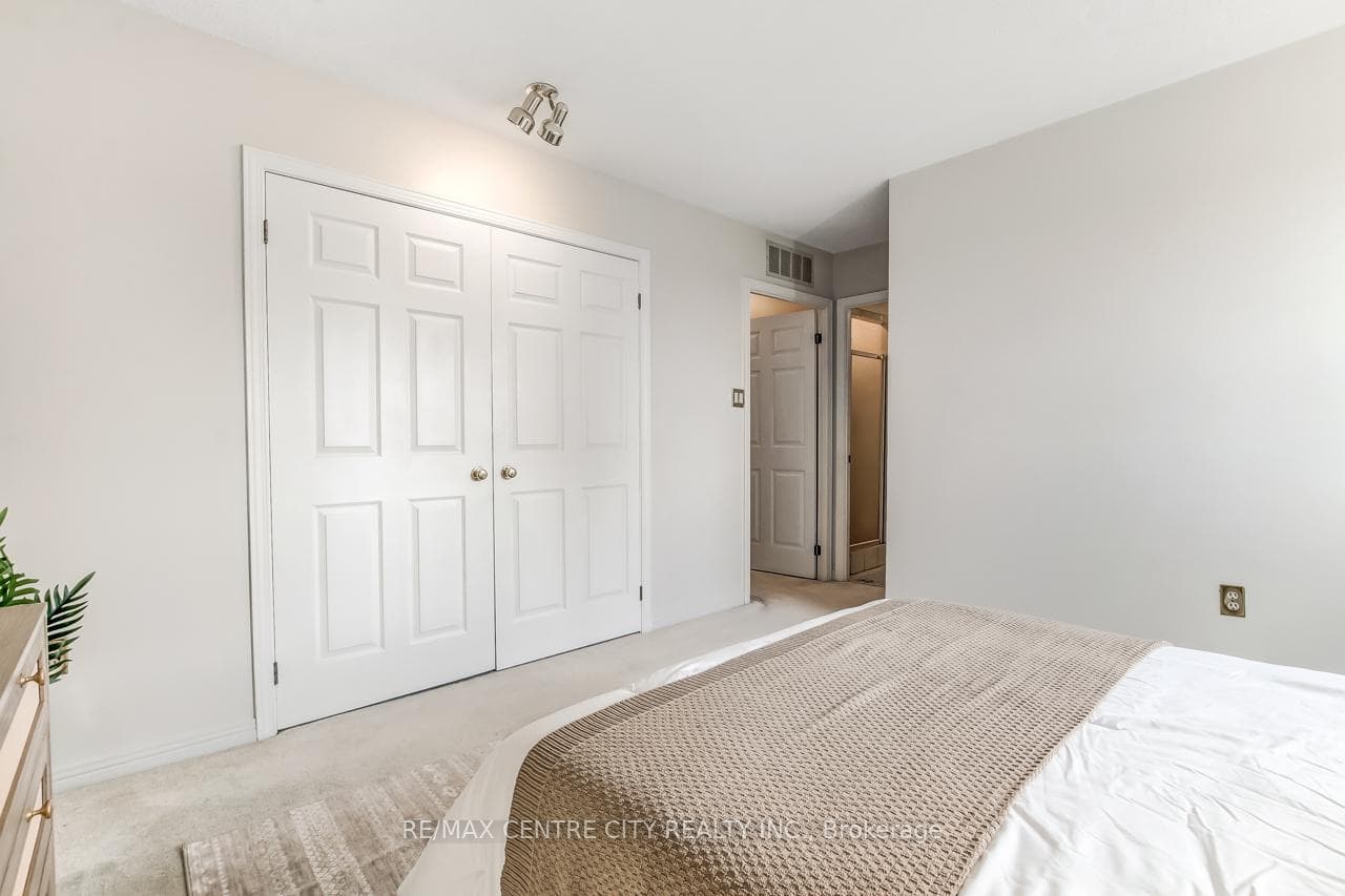 549 Ridout Street Unit 903 photo 23