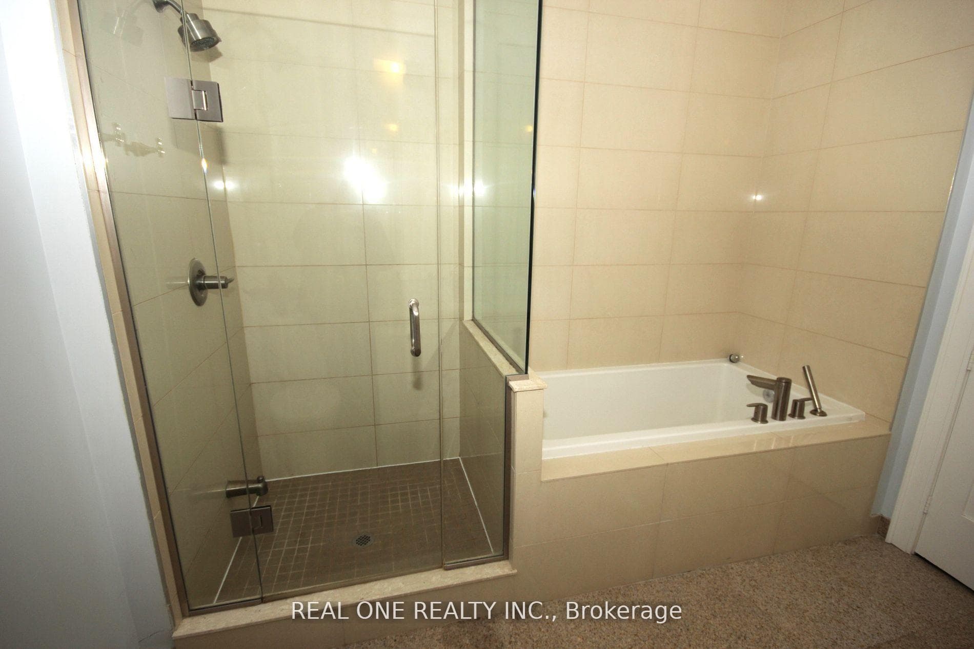 70 Roehampton Avenue Unit 2418 photo 22
