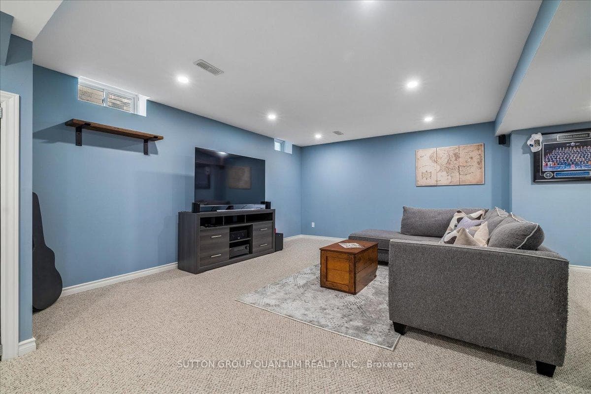 92 Garinger Crescent photo 32