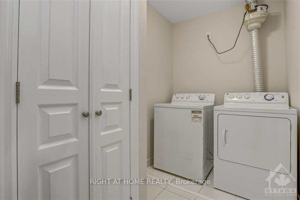 325 KINGBROOK Drive photo 20