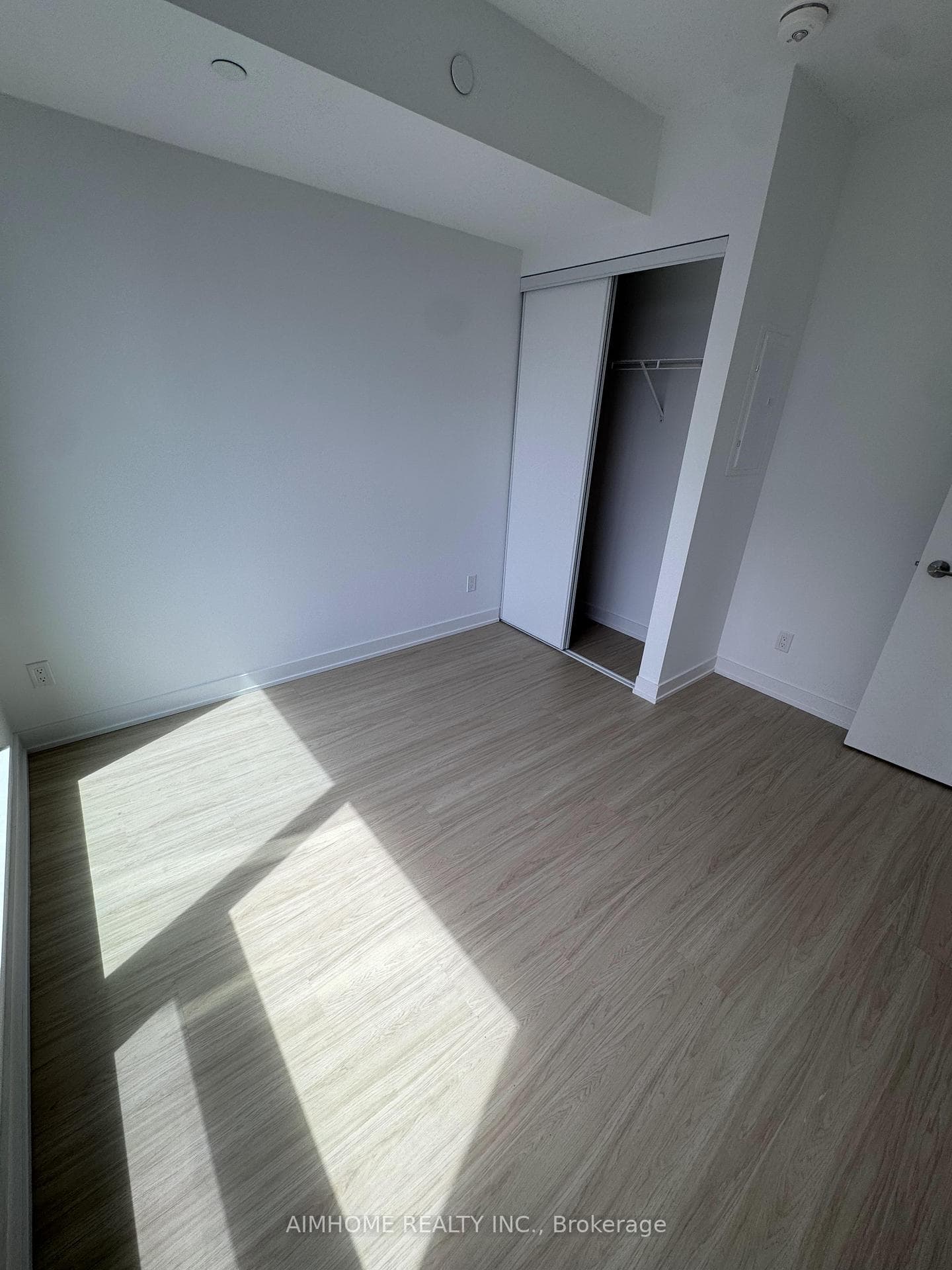 8 wellesley Street Unit 4002 photo 2
