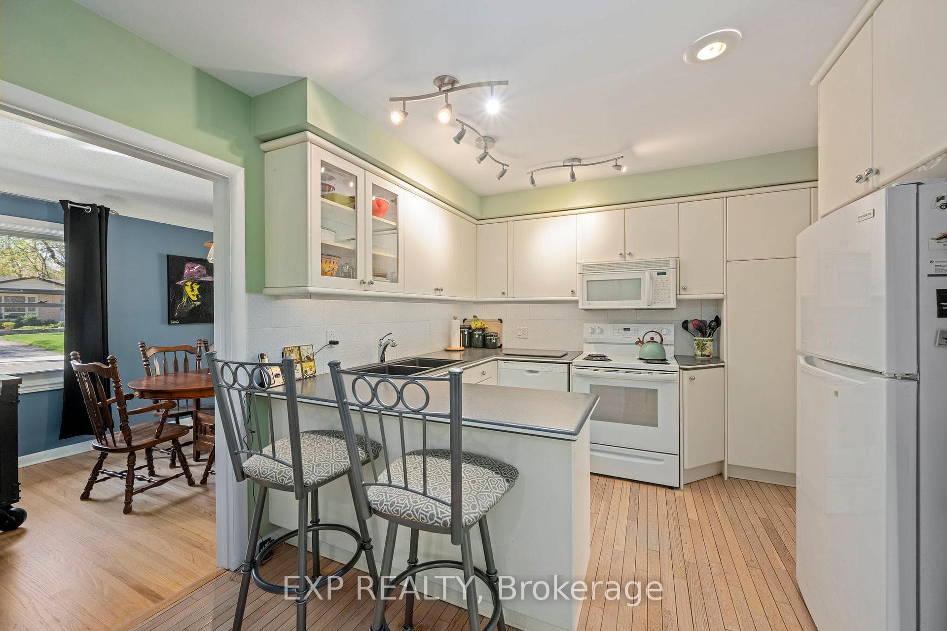 490 Blake Street photo 10