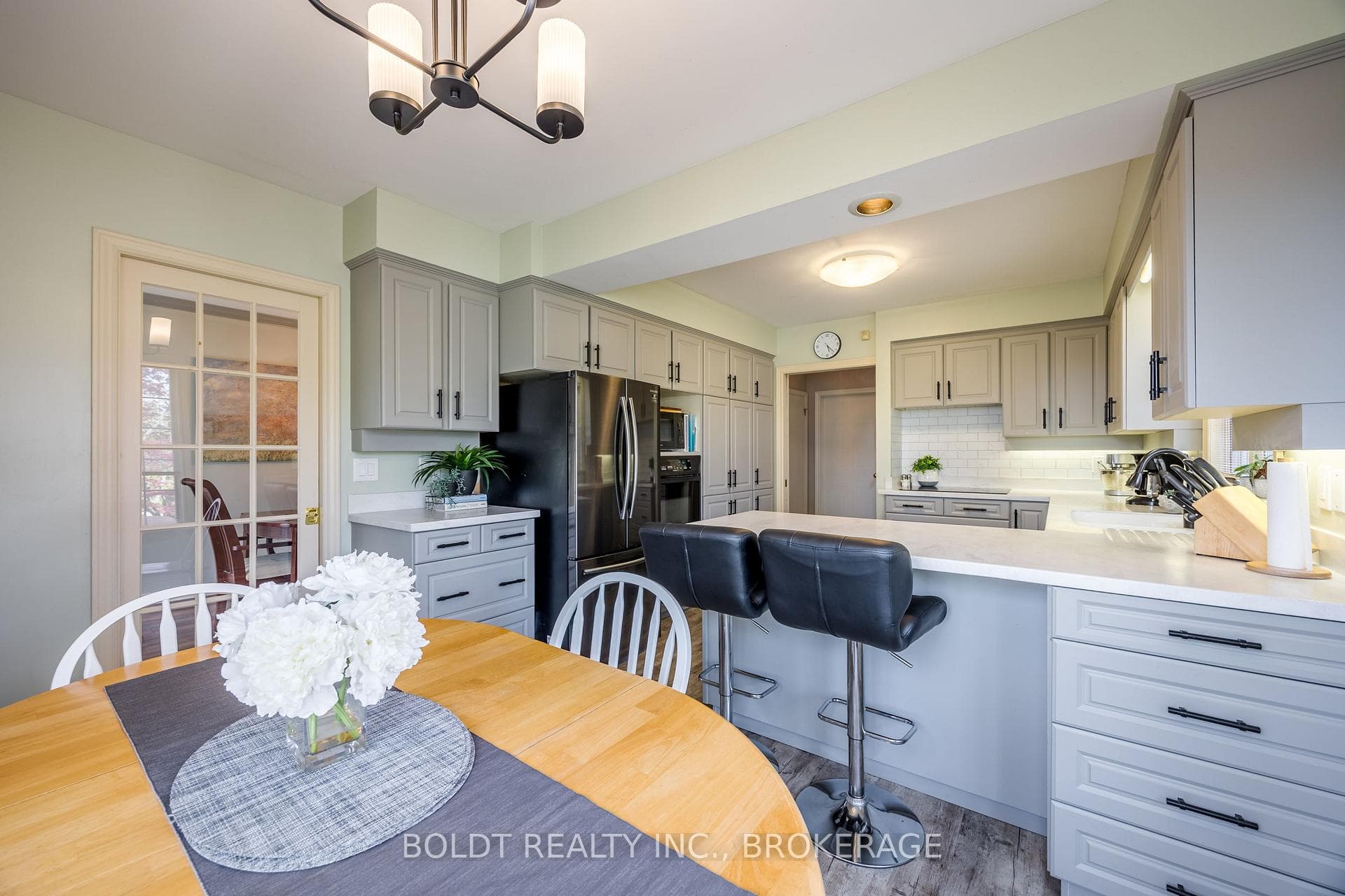 468 Lakeshore Road photo 18