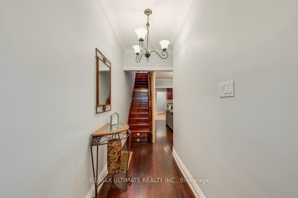 1425 Lansdowne Avenue photo 4