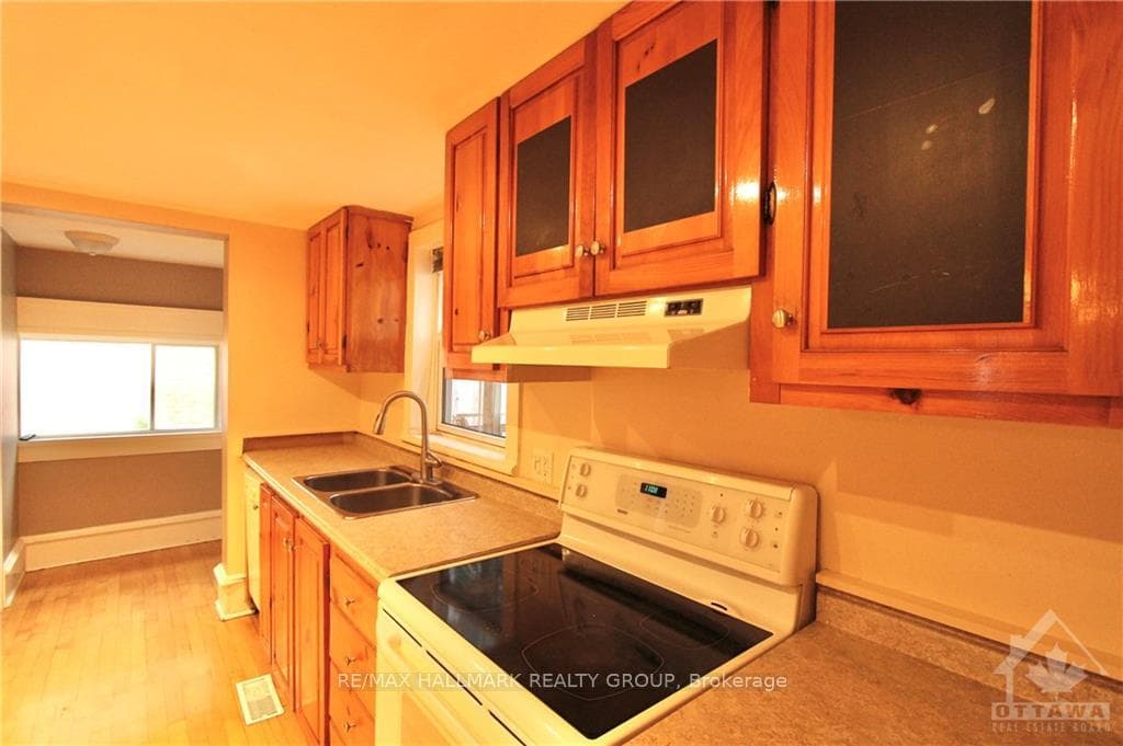 307 DUNCAIRN Avenue photo 12