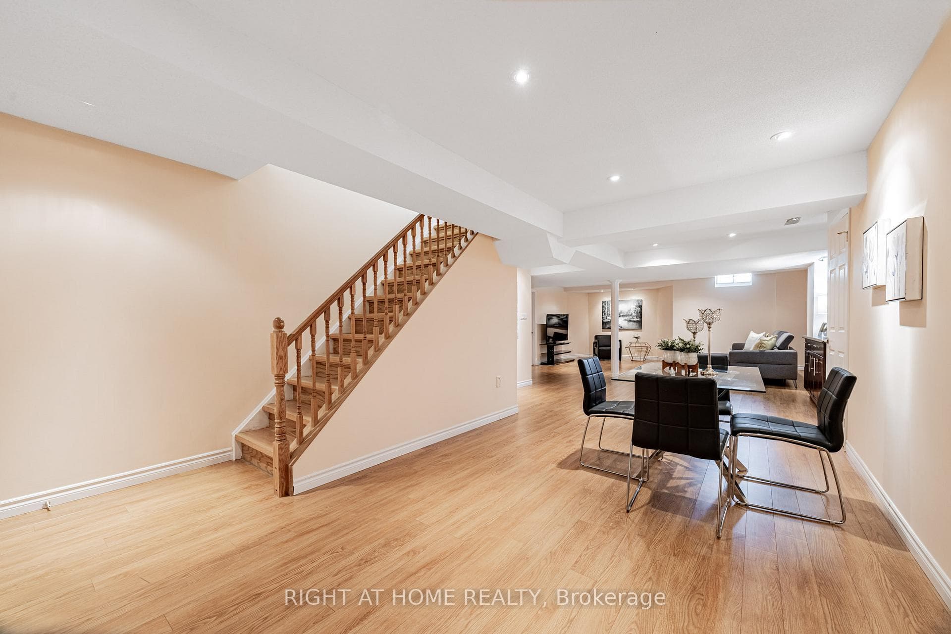 122 Annina Crescent photo 35