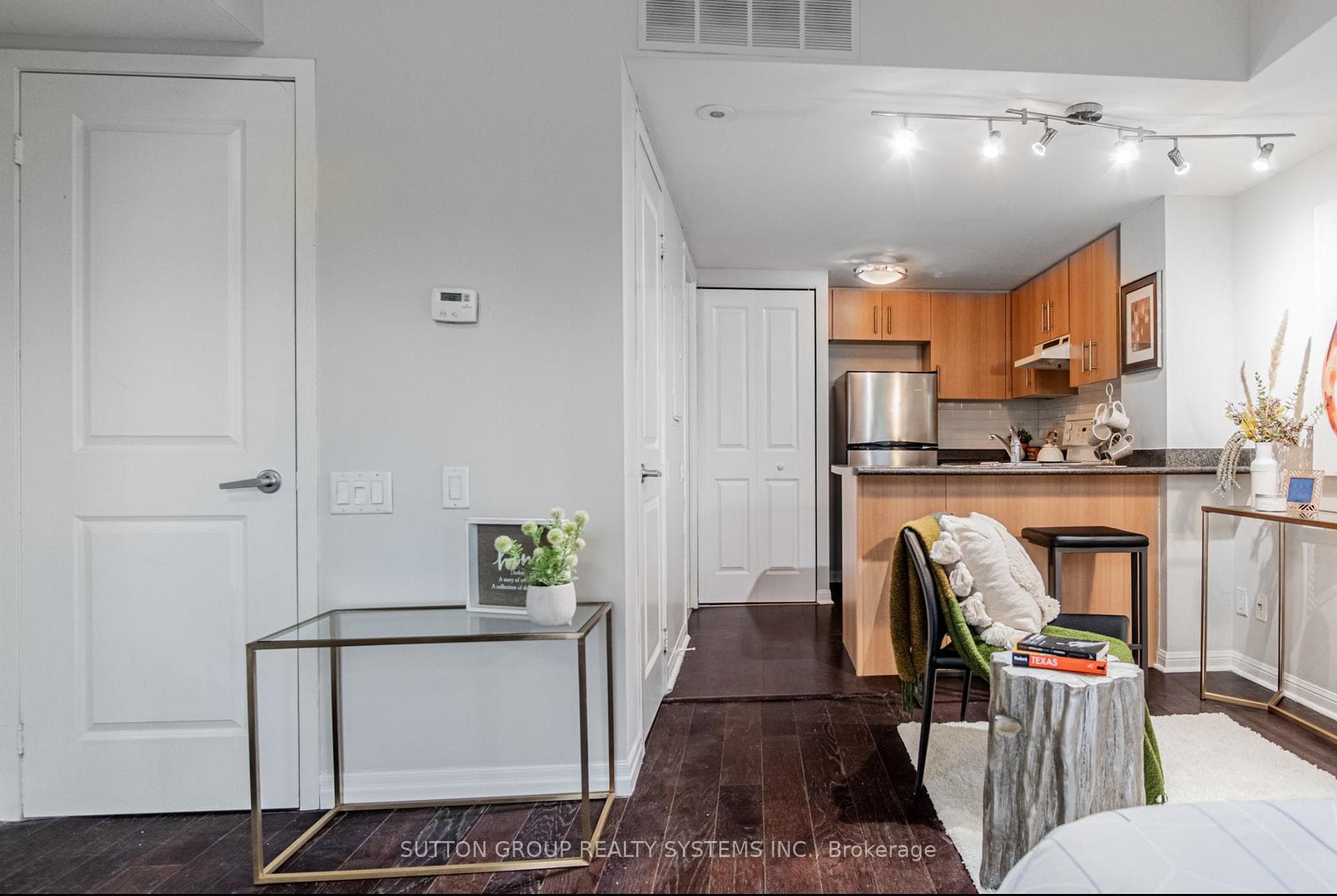 93 The Queensway Avenue Unit TH 13 photo 10
