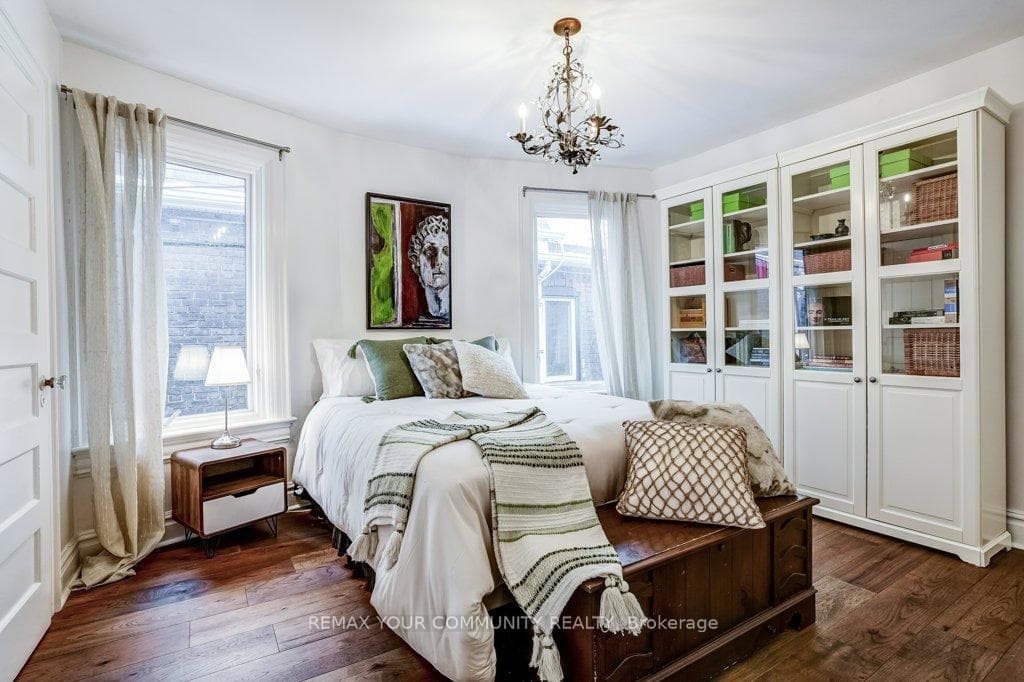 11 1/2 Sparkhall Avenue photo 17