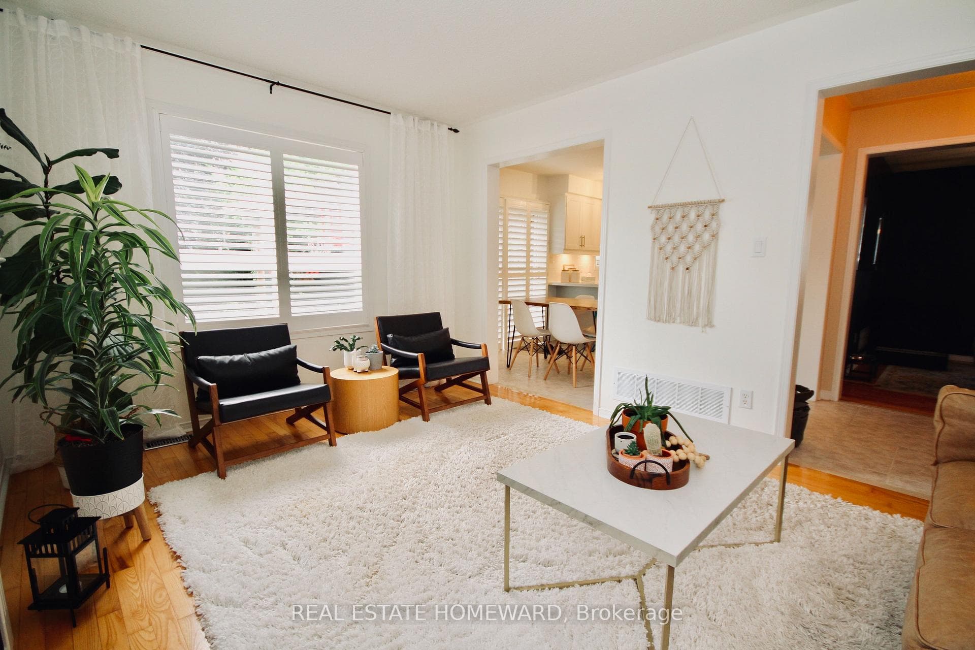 1387 Ashgrove Crescent photo 15
