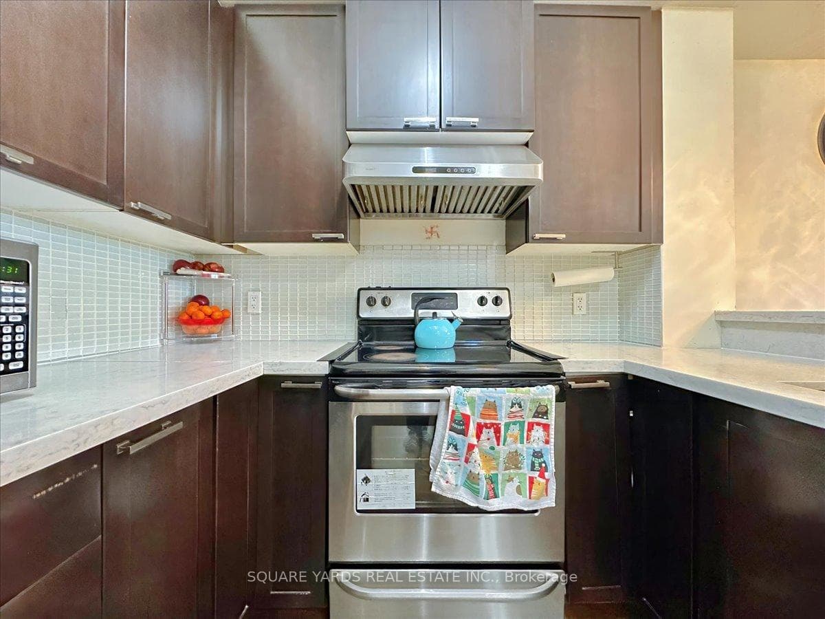 1328 Birchmount Road Unit 1810 photo 11