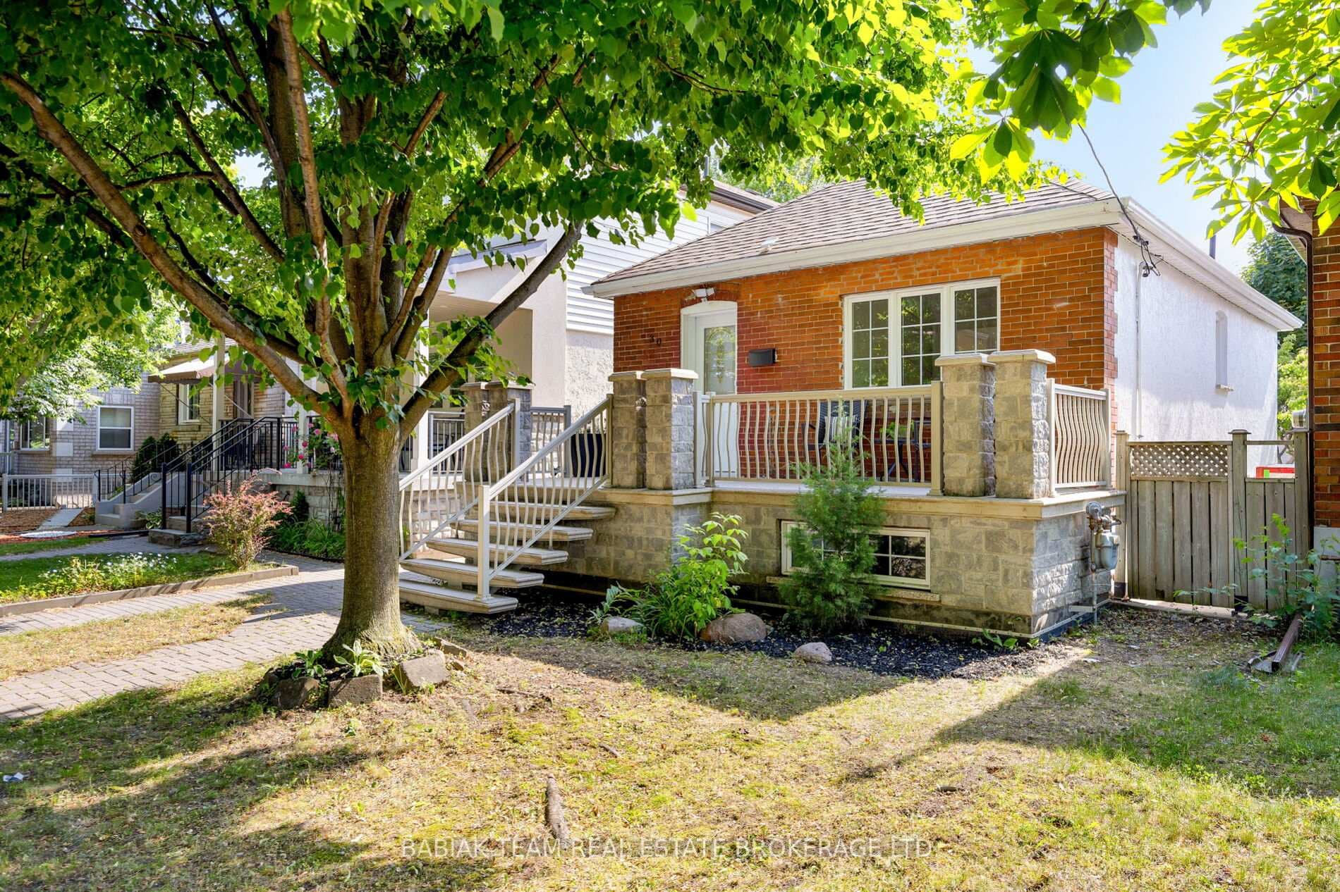 30 Mould Avenue photo 2