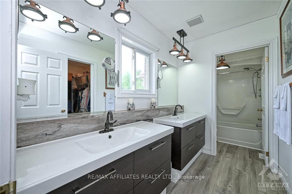 428 QUEEN Street photo 14