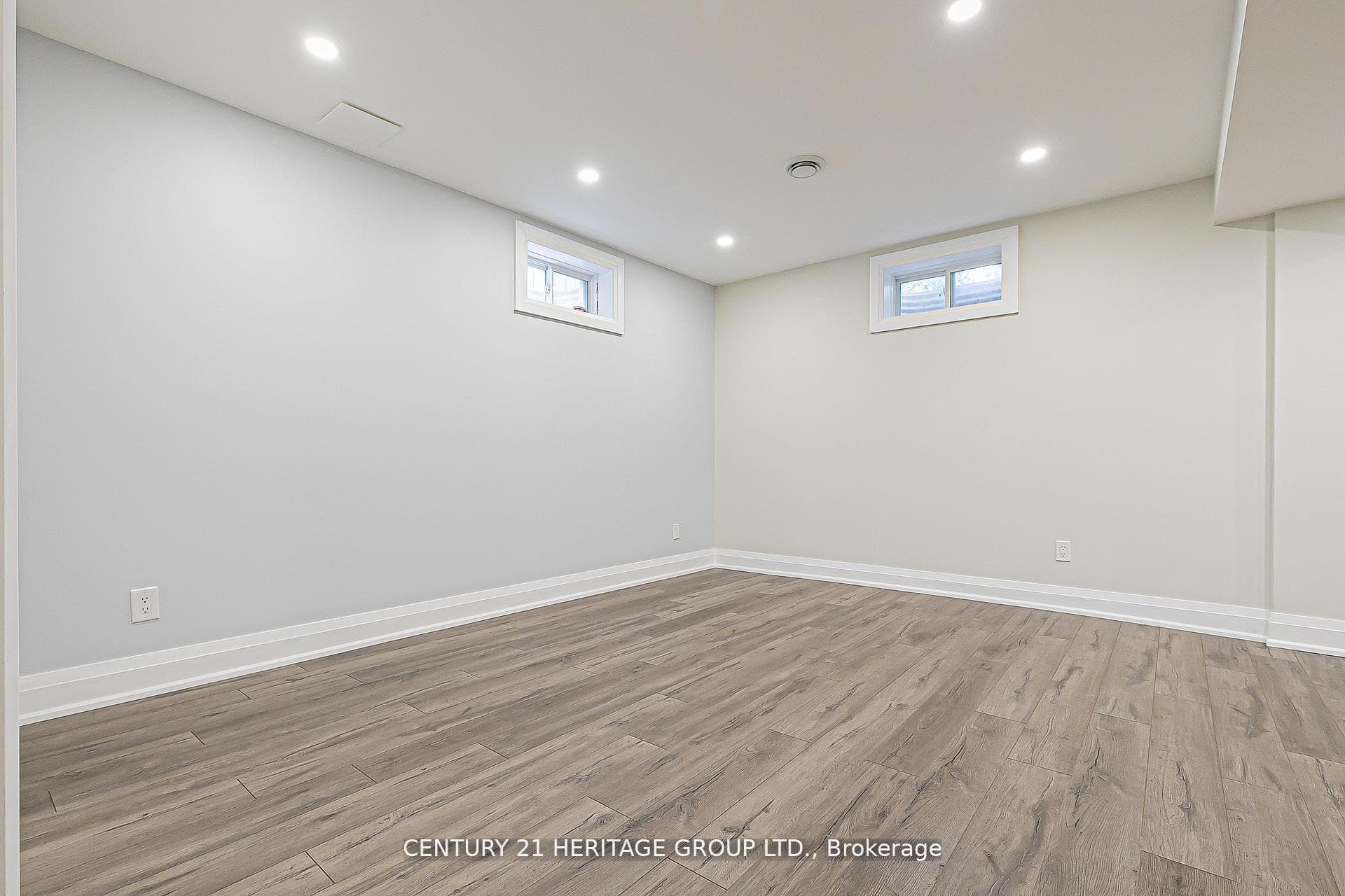 2 Roy Harper Avenue photo 30